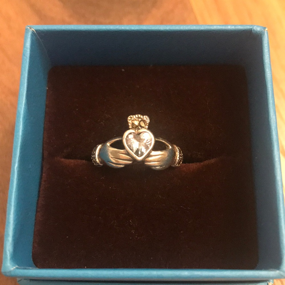 Claddagh Ring - Picture 2 of 5